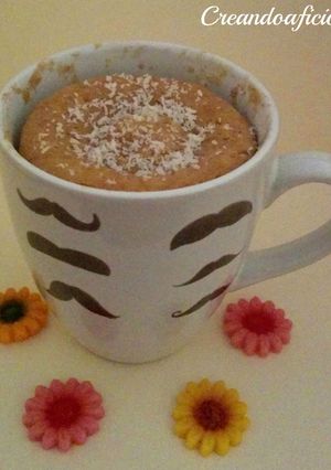 Una foto de Mug cake de plátano y canela