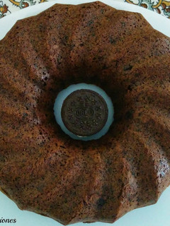 Una foto de Bizcocho de chocolate con galletas Oreo