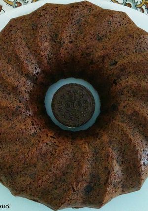 Una foto de Bizcocho de chocolate con galletas Oreo 