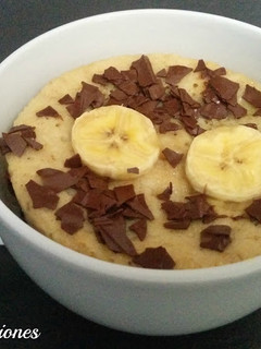 Una foto de Mug cake de plátano y chocolate