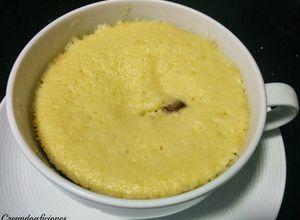 Foto principal de Mug cake de vainilla con pepitas de chocolate