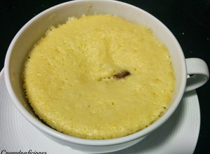 Foto principal de Mug cake de vainilla con pepitas de chocolate