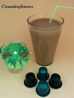 Una foto de Smoothie de café, plátano y chocolate
