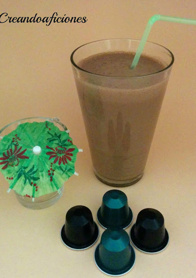 Una foto de Smoothie de café, plátano y chocolate