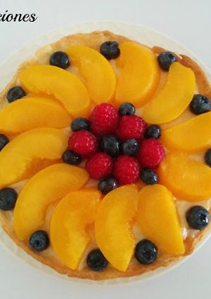 Una foto de Tartaletas de hojaldre con frutas y crema pastelera 