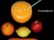 Una foto de smoothies de naranja