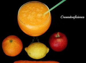 Foto principal de Smoothie de zanahoria, naranja, manzana y limón 