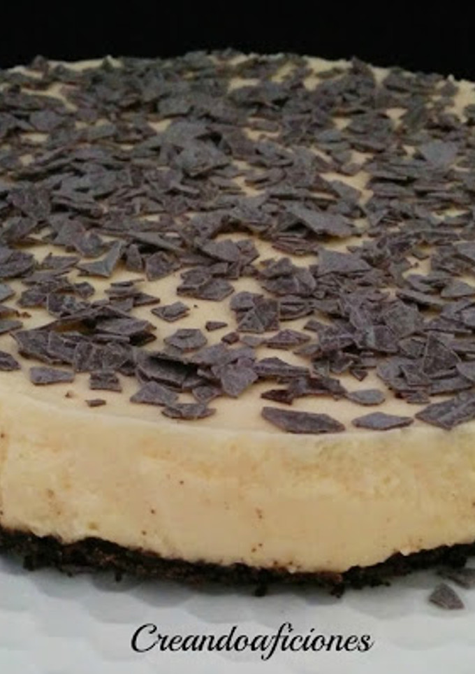 Una foto de Tarta mousse de naranja con base de galletas Oreo
