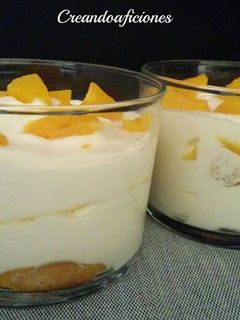 Una foto de Vasos de tiramisú de melocotón