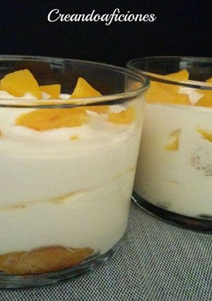 Una foto de Vasos de tiramisú de melocotón