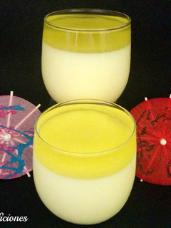 Una foto de Gelatina de piña y yogur