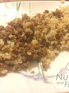 Una foto de Arroz integral con carne fit
