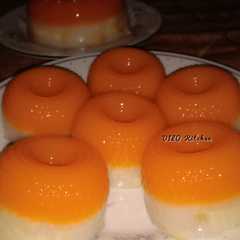 A picture of Puding mangga lapis tawar santan.
