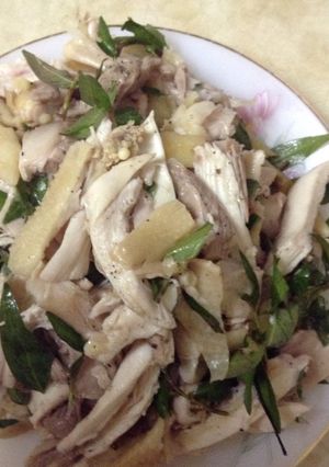 Hình của món Gà xé phay.