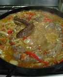 Chorizos a la pomarola en disco de arado