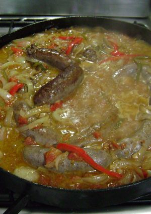 Una foto de Chorizos a la pomarola en disco de arado
