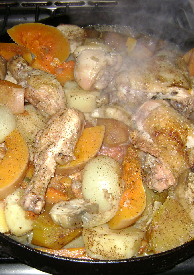 Una foto de Pollo y vegetales al disco de arado