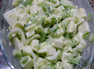 Una foto de Ensalada de apio y manzana verde