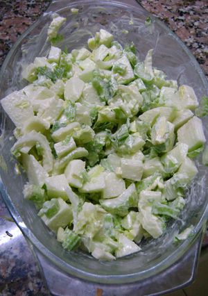 Una foto de Ensalada de apio y manzana verde