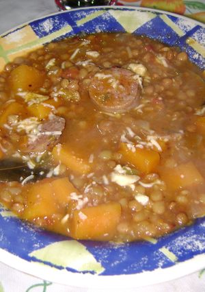 Una foto de Guiso de lentejas con chorizo colorado