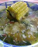 Sopa de verduras en caldo de pollo