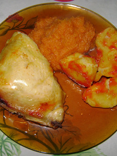 Una foto de Pollo con papas a la bolsa