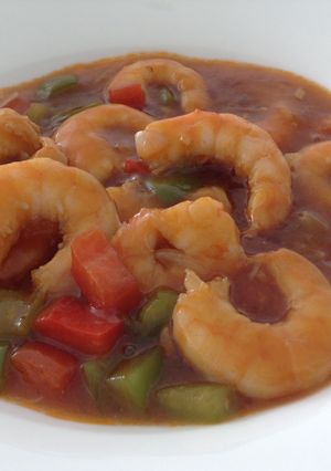 Une photo de Crevettes et légumes à la sauce chinoise