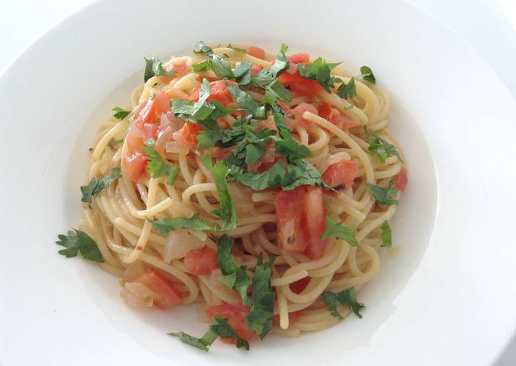 Spaghetti aux tomates, anchois et coriandre.