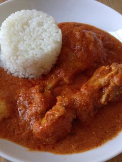 Une photo de Curry de poulet au beurre et yaourt facile