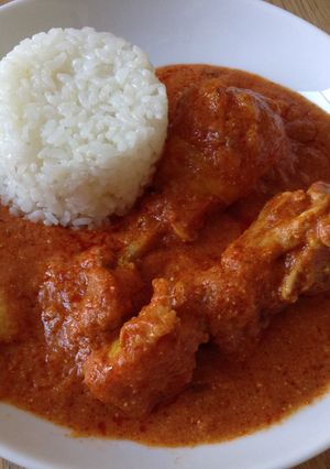 Une photo de Curry de poulet au beurre et yaourt facile