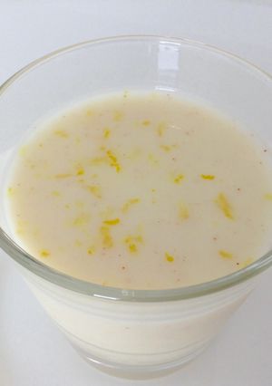 Une photo de Soupe froide de chou-fleur au citron