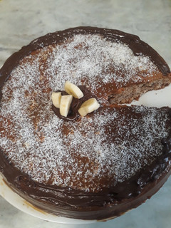 Una foto de Torta con dulce de leche y coco