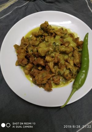 A picture of Authentic spinach pakoda kadhi.