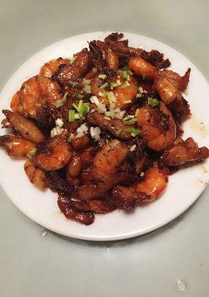 Hình của món Tôm rang , thịt om mật mía..