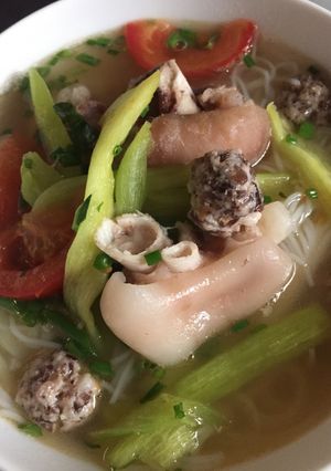 Hình của món Bún dọc mùng, móng giò, mọc, sườn.
