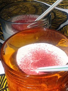 Una foto de Smoothie vegano de arándanos rojos y ortigas