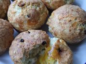 Una foto de scones de queso de avena