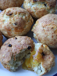 Una foto de Scones de arándanos rojos y queso 