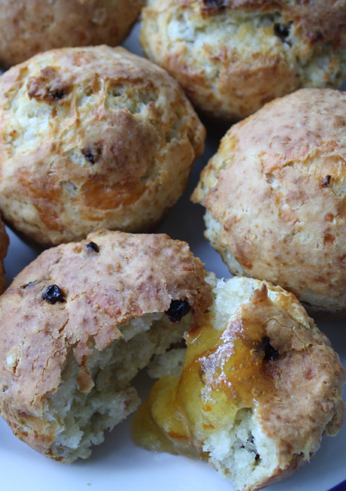 Una foto de Scones de arándanos rojos y queso 