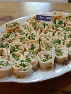 Una foto de Rulos de salmón ahumado