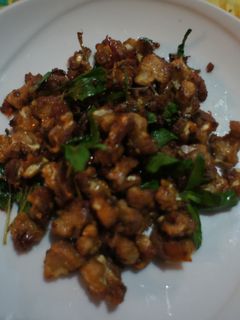 รูปของ เอ็นไก่ทอดผักกะเพรา