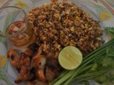 ข้าวผัดไข่ไก่ย่างเคียง