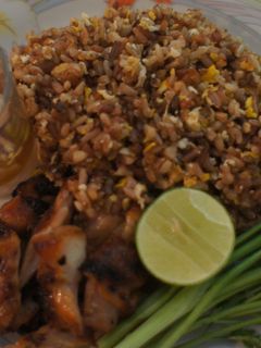 รูปของ ข้าวผัดไข่ไก่ย่างเคียง