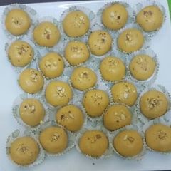 A picture of Basan ke ladoo.