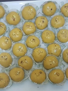 A picture of Basan ke ladoo.