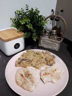 Una foto de Quinoa con verduras y pollo a la plancha