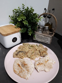 Una foto de Quinoa con verduras y pollo a la plancha