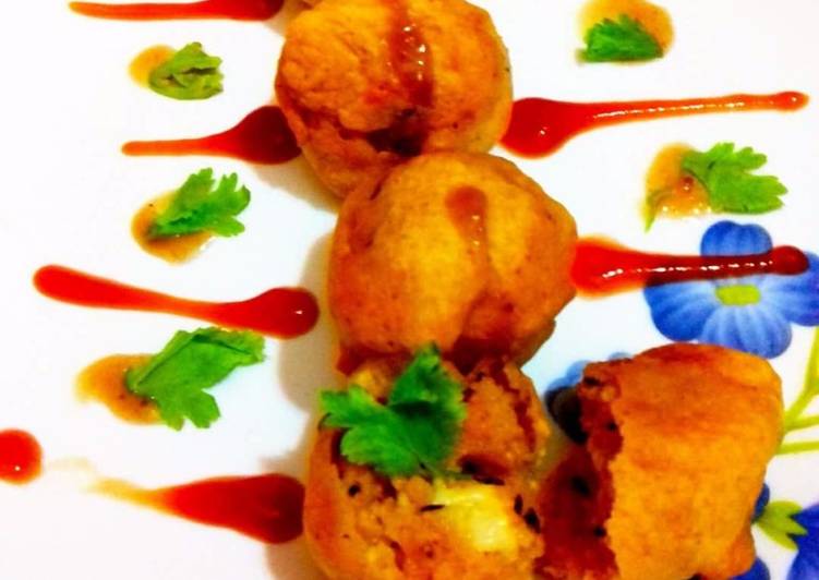 Cheesy upma bonda