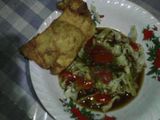 Kwetiaw bayam pangsit goreng