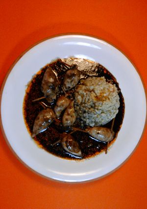 Una foto de Chipirones rellenos en su tinta